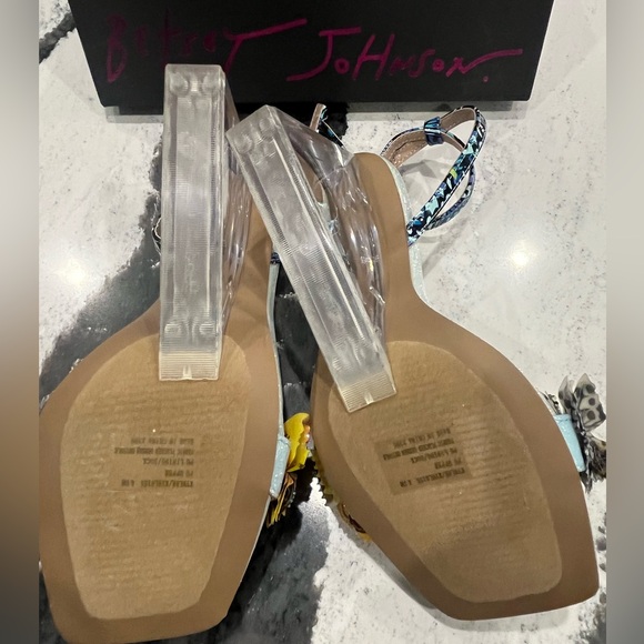 Betsy Johnson Butterfly Wedge - Picture 5 of 6